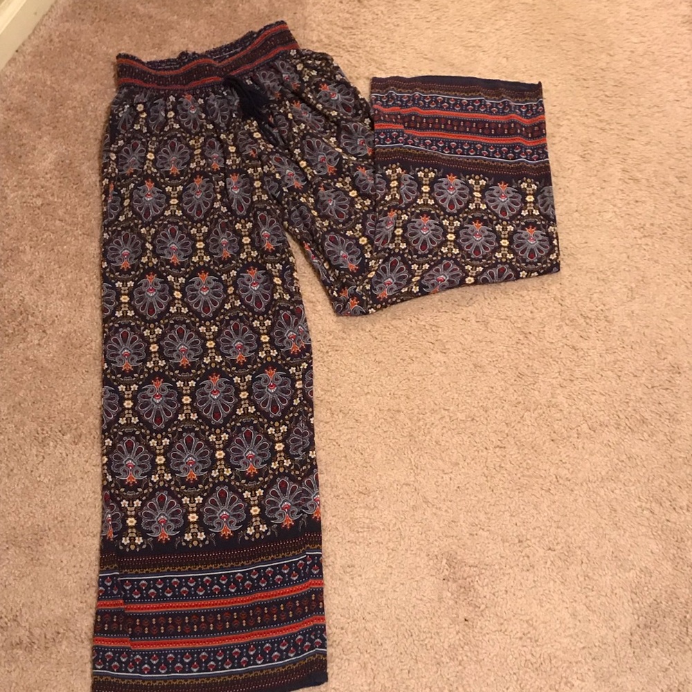 Dressy pants with in-front jaw strings with pocket